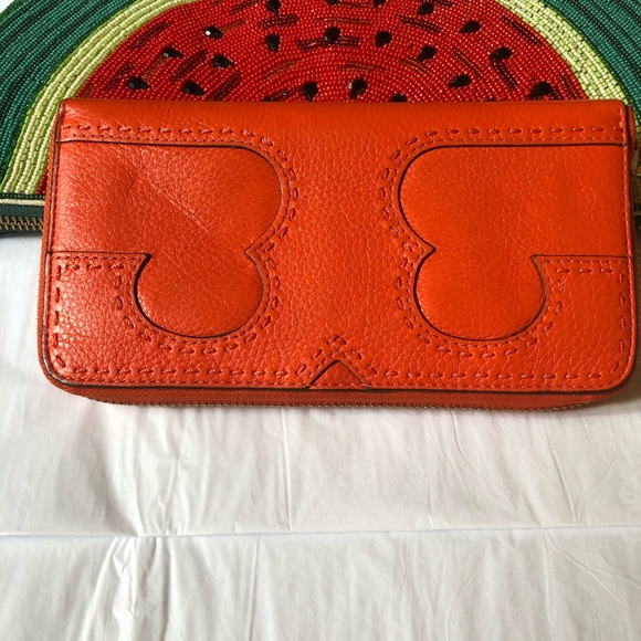 Tory Burch Orange Pebbled Leather Heavy Stitching Bifold Clutch Zipper 8 X 4 - Picture 2 of 6